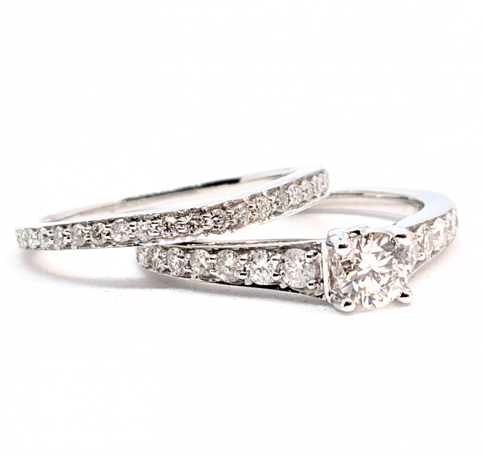 Alliance or 14K, 35 diamants pour 1 carat total, diamant central = 0.35 carat - SKD2199991 - Divers